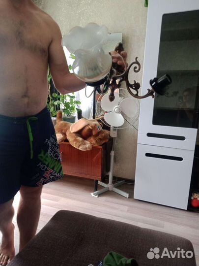 Продам люстру