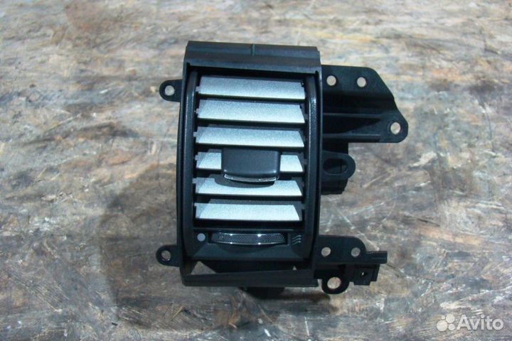 Jaguar XF Дефлектор воздушный центральный правый