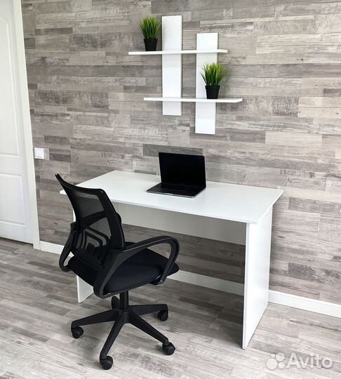 Стол для компьютера белый