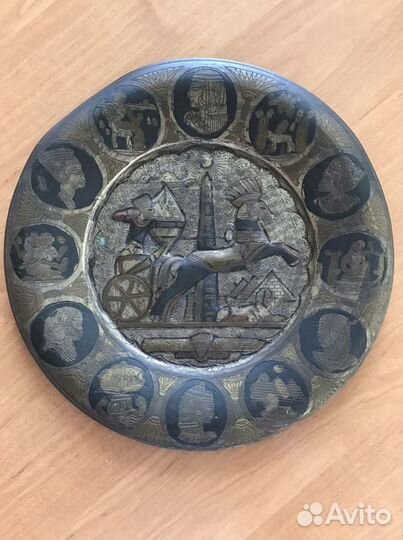 Настенная тарелка