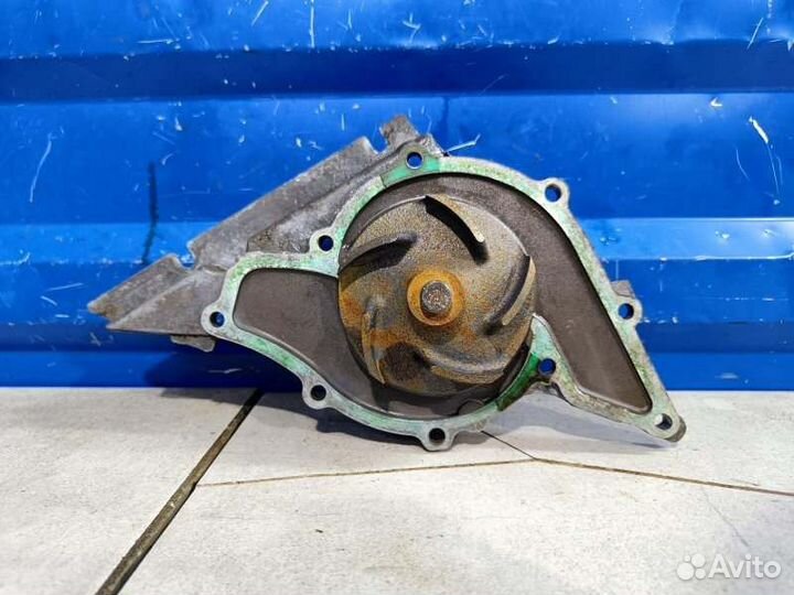 Помпа водяная Volkswagen Touareg 1 4.2 AXQ 2004