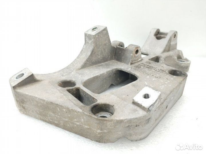 Кронштейн генератора Volkswagen Golf 5 2.0 FSI