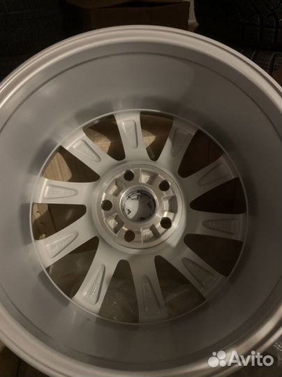 Toyota Camry новые 17 диски оригинал