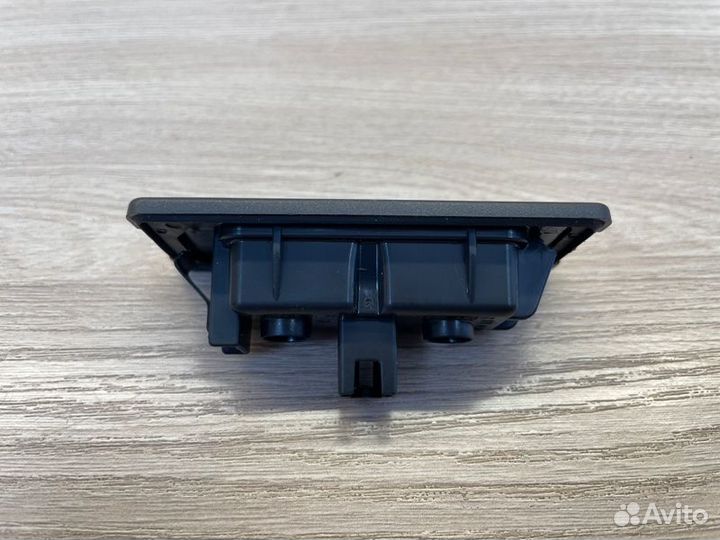 Плафон подсветки номера Volkswagen Polo