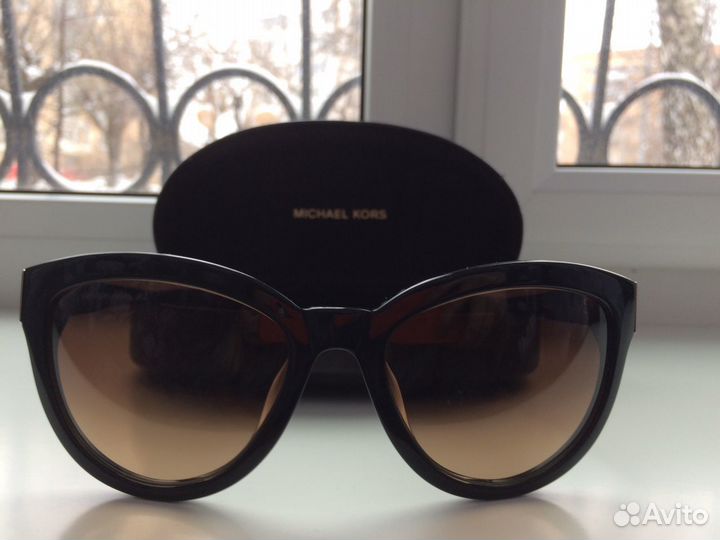 Солнечные очки Michael Kors