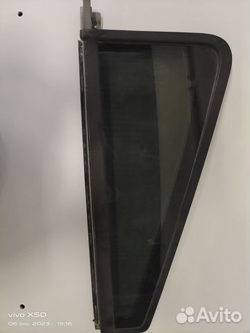 Стекло двери задней левой LR044701