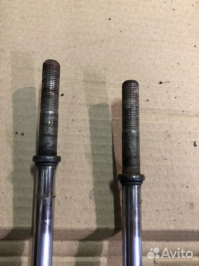 Задний амортизатор Toyota Voxy Azr 60