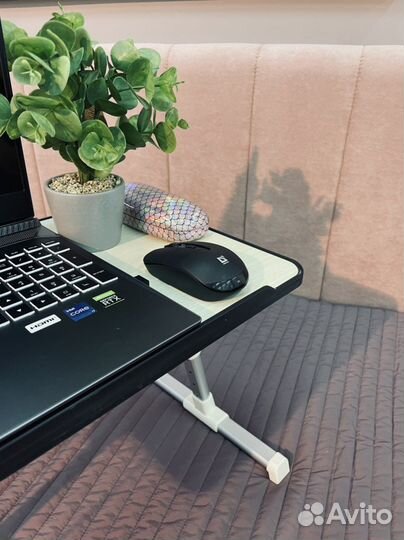 Столик для ноутбука в кровать