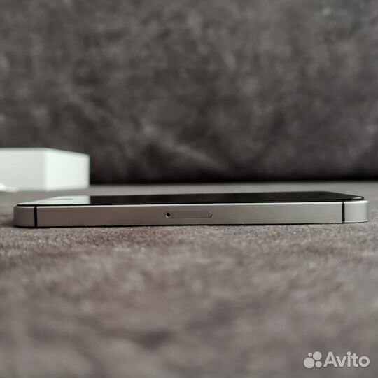 iPhone SE, 32 ГБ