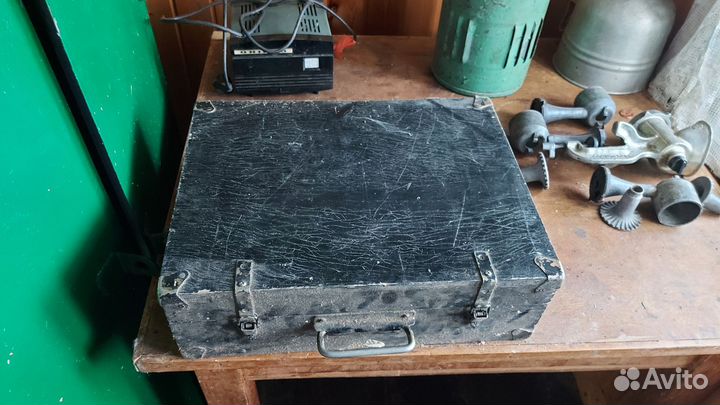 Чемодан из дерева, сундук