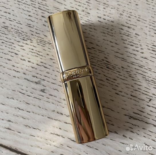 Красная помада Loreal Color Riche