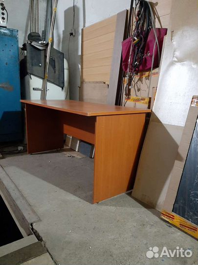 Продам письменные столы бу