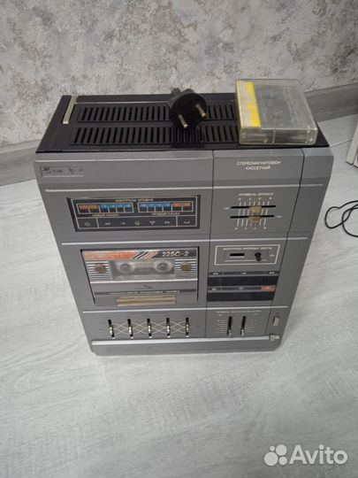 Кассетный магнитофон комета 225С-2