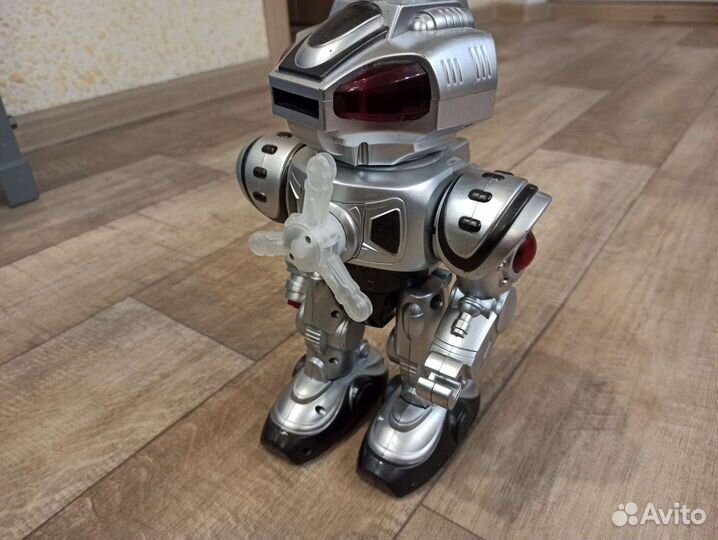 Робот стреляющий дисками