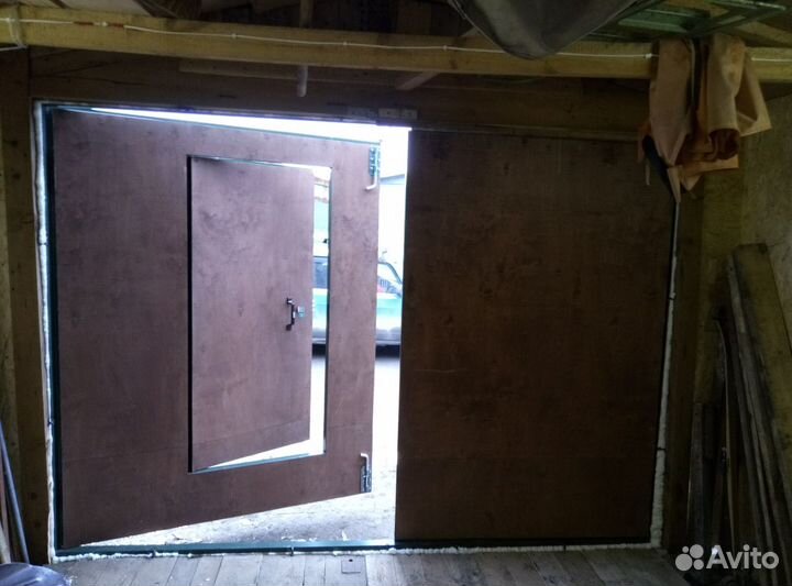Ворота двери,для гаража утеплены с окраской