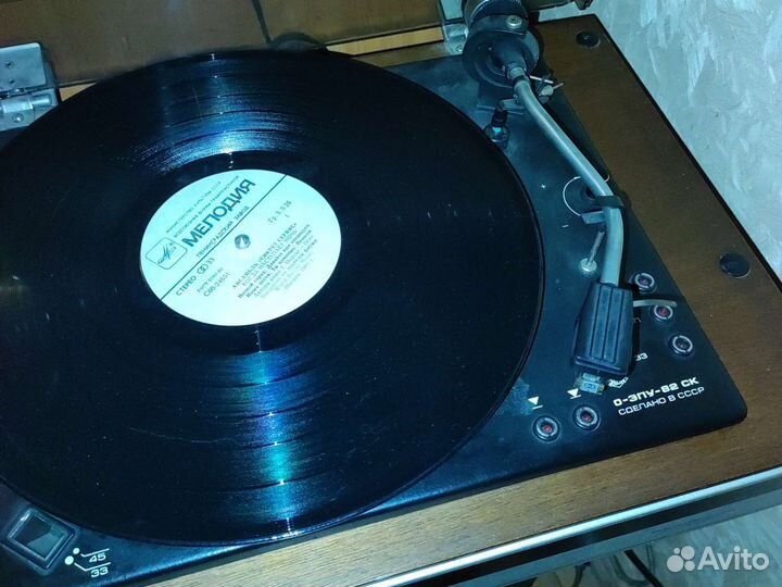 Проигрыватель винила радиотехника 001