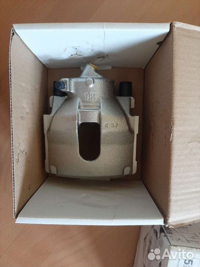 Тормозной суппорт toyota avensis 1