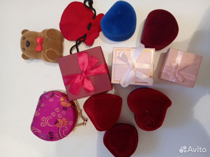Подарочные шкатулки и коробочки для украшений