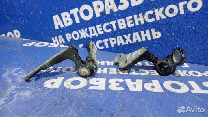 Петля двери Ford Focus 2 седан 2006