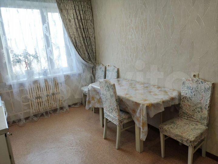 4-к. квартира, 90 м², 4/10 эт.