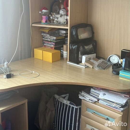 Мебель в комнату ребенку (подростку )