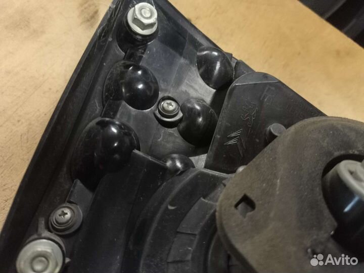 Фонари крышки багажника Peugeot 4007