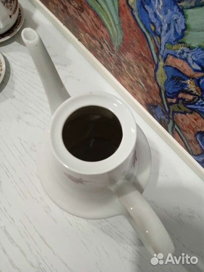 Чайник и сахарница