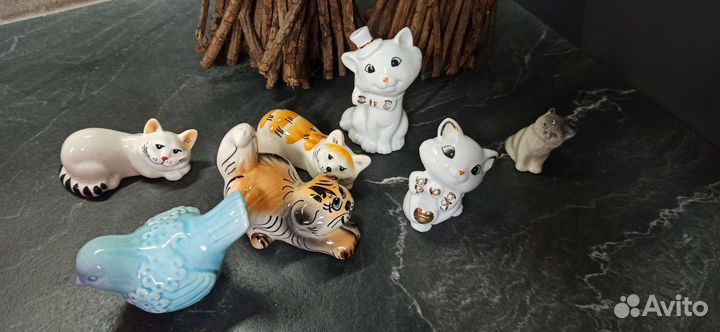 Декоративные птицы и фарфоровые котики