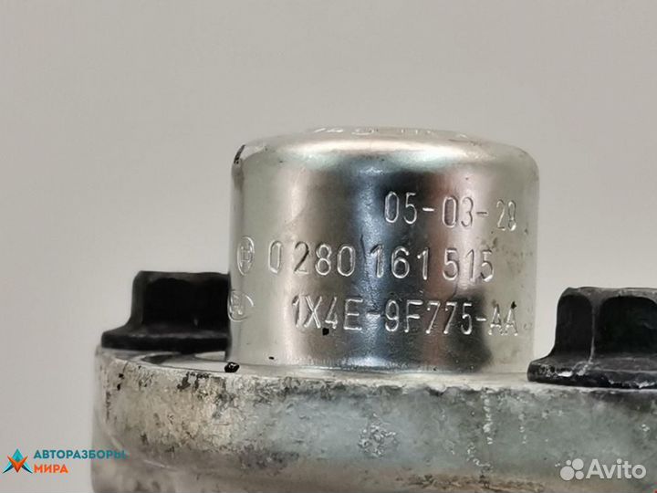 Топливная рампа Ford Focus рест. 2005 1306060