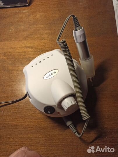 Маникюрная машинка с набором фрез