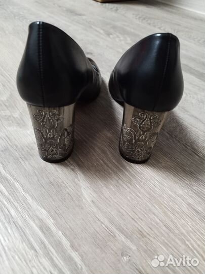 Туфли женские 35 размер черные