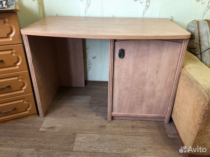 Письменный стол