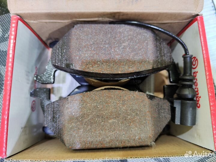 Тормозные колодки передние на Volkswagen Golf 6