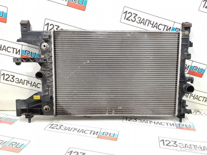Радиатор охлаждения двигателя Chevrolet Cruze J300
