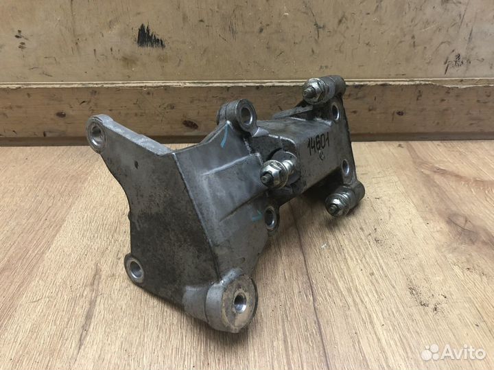 Кронштейн двигателя правый Nissan Murano (Z51) 200