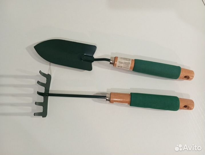 Садовый инвентарь, лопатка и грабельки