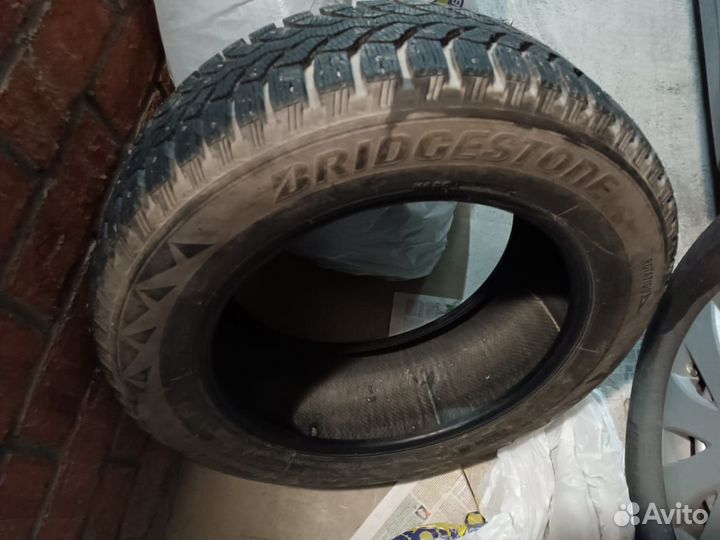 Bridgestone Blizzak Spike-01 235/60 R18 107T