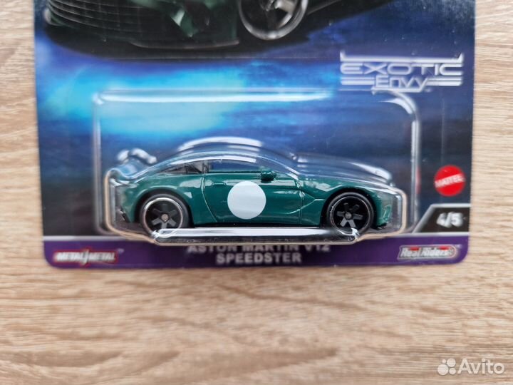 Hot Wheels Premium Aston Martin V12 Speedster