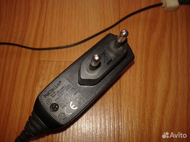 Зарядное устройство для телефонов Nokia (AC-8E)