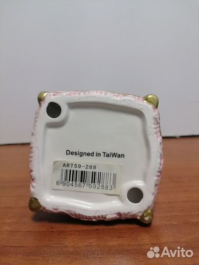 Фарфоровая статуэтка кошечки