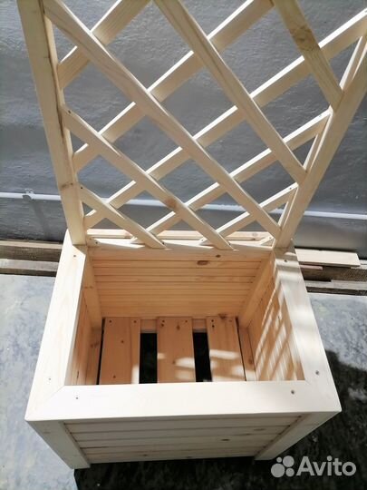 Кашпо со шпалерой