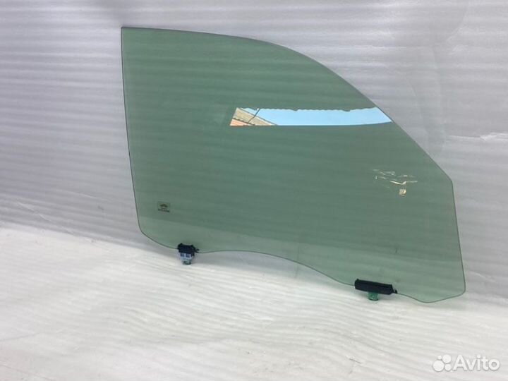 Стекло двери переднее правое Toyota Land Cruiser