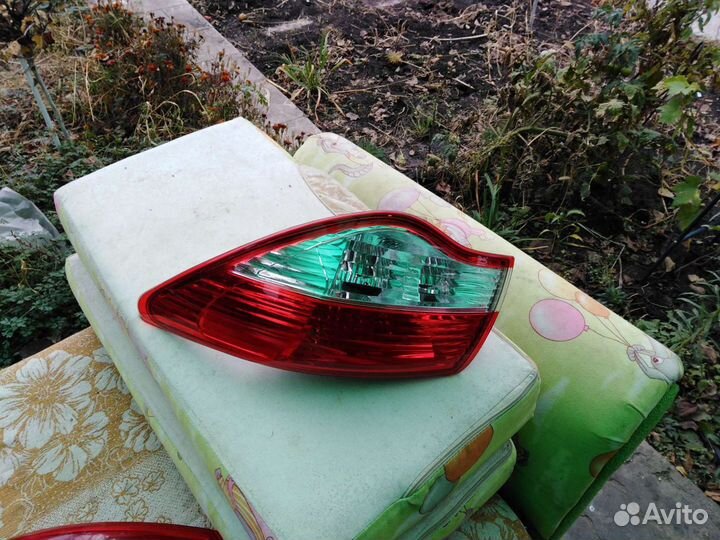Продам фару заднего вида на левую нисан альмера 20