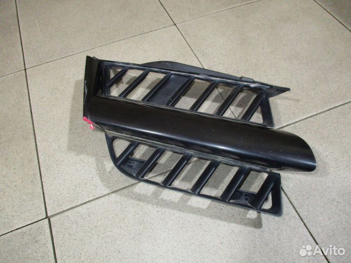 Решетка радиатора правая Mitsubishi Outlander (CU)