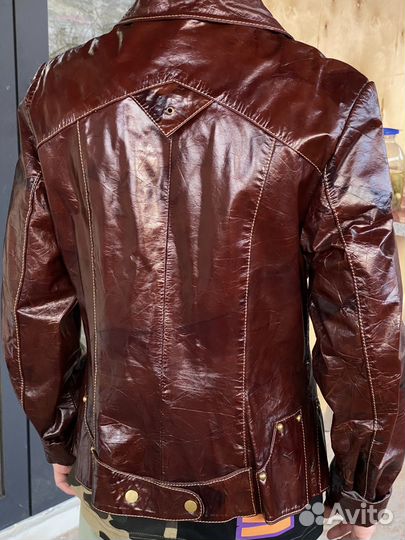 Куртка лаковая