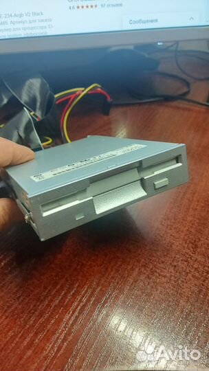 Внутренний флоппи-дисковод 3.5