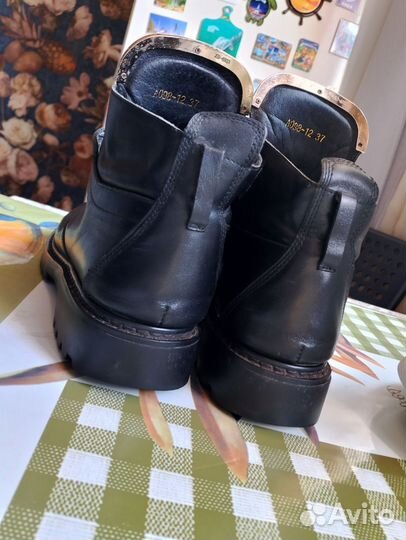 Ботинки женские р. 37 Balmain