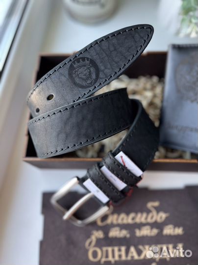 Ремень из кожи с гравировкой