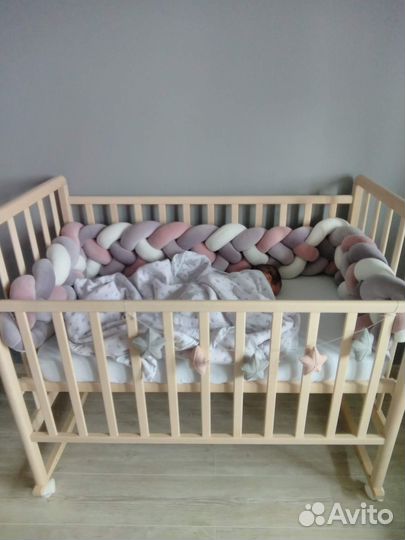 Продам бортик косичка на детскую кроватку