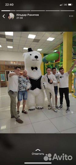 Белый мишка Умка поздравляет